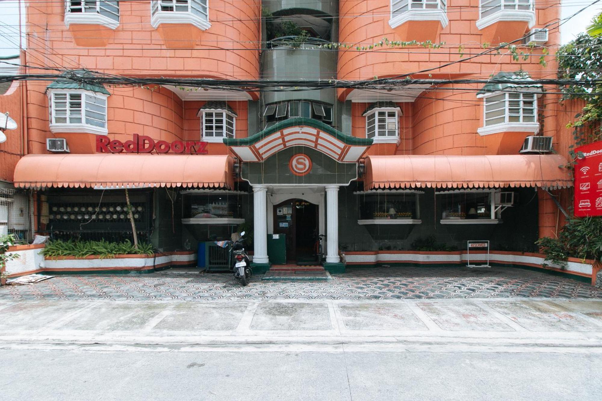 红多兹酒店-东大街医疗中心 奎松市 外观 照片